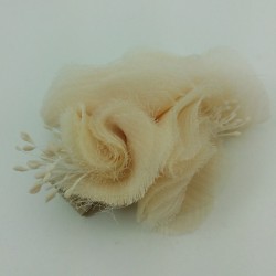 Pince fleur en soie beige Johanna Braitbart